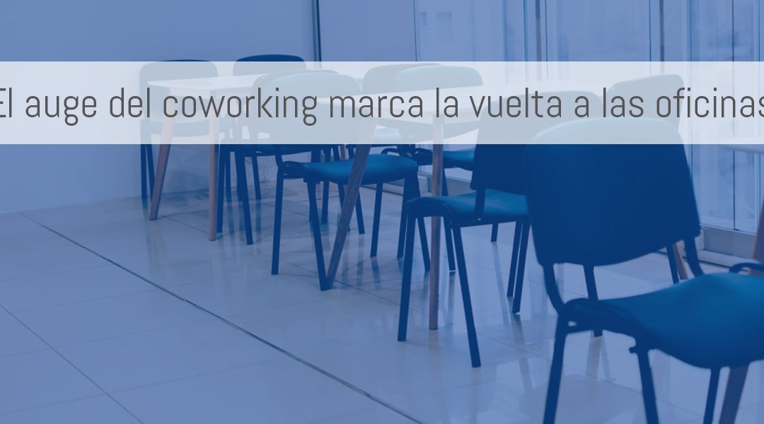 sillas en espacio coworking