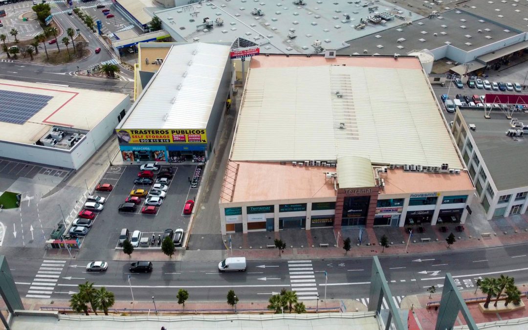 imagen aérea de un centro de Negocios en el Polígono "La Cala" de Finestrat